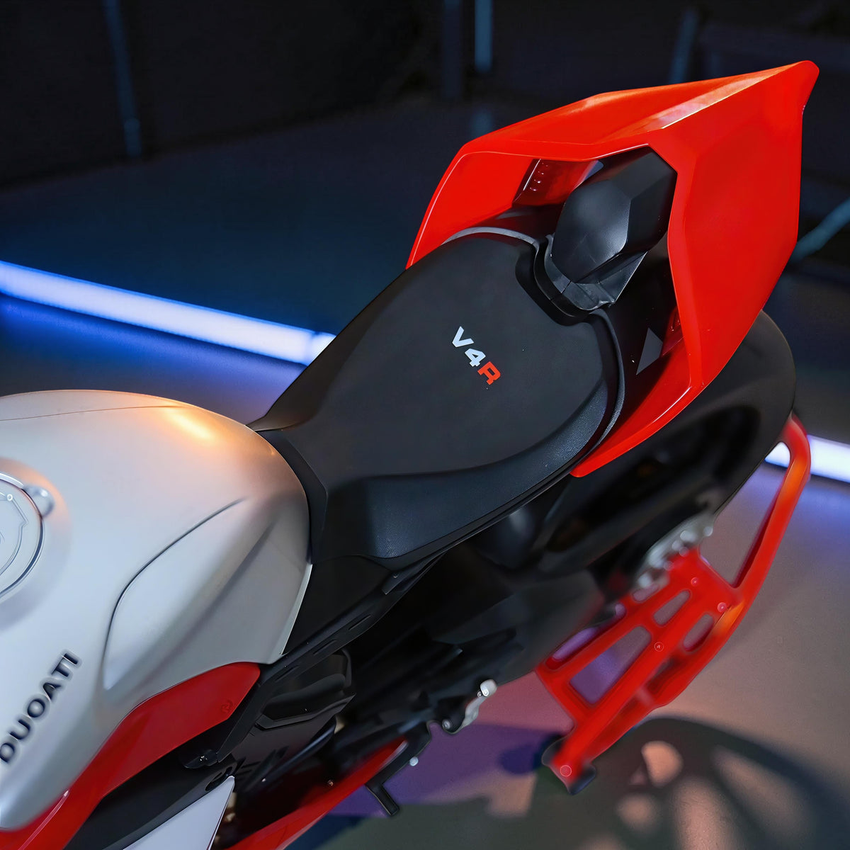 The Curious Mind 1/6 diecast motorcycle model in white, red, and black with detailing.
