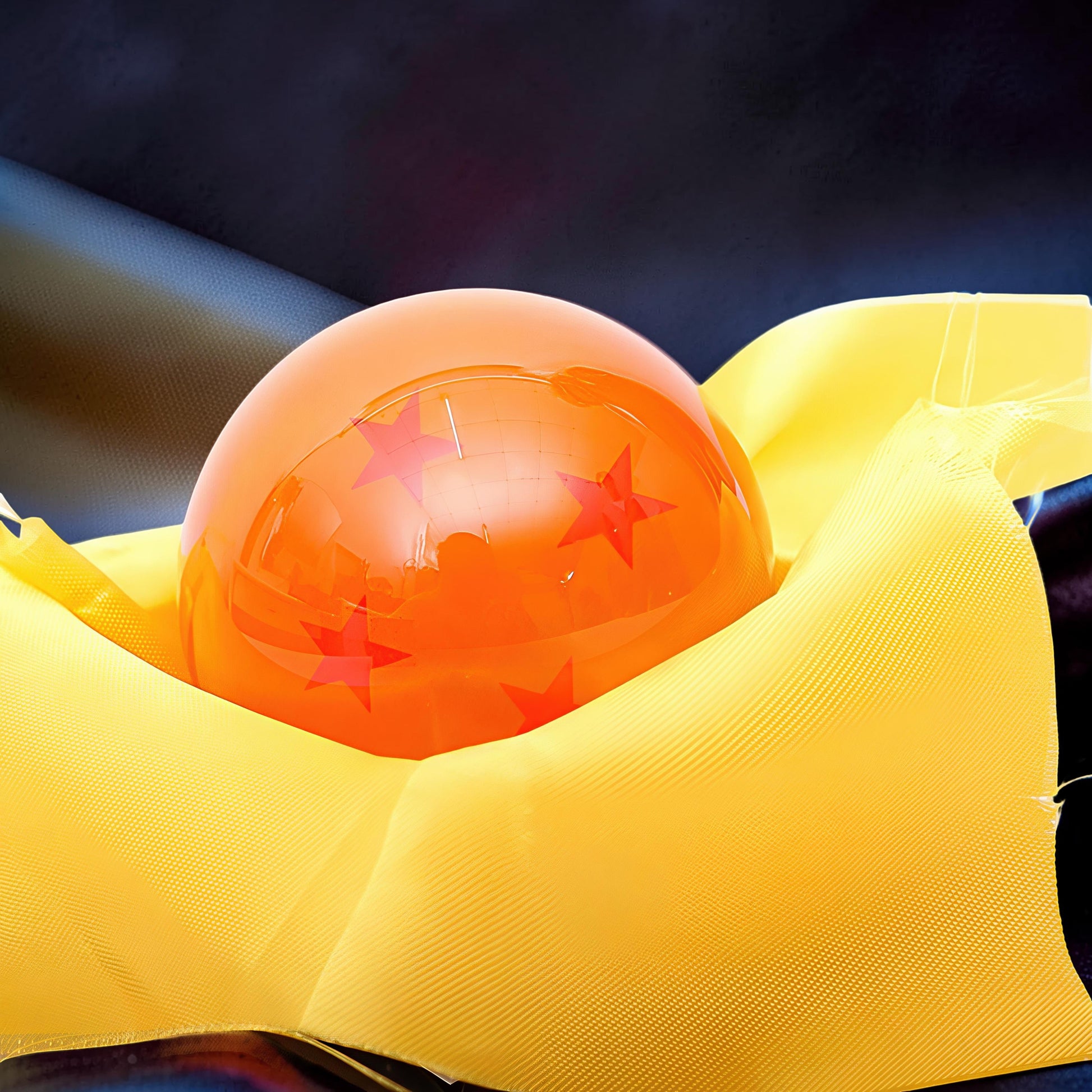 The Curious Mind Dragon Ball crystal ball figure with 4 red stars, made of crystal resin and metal, 42mm size.